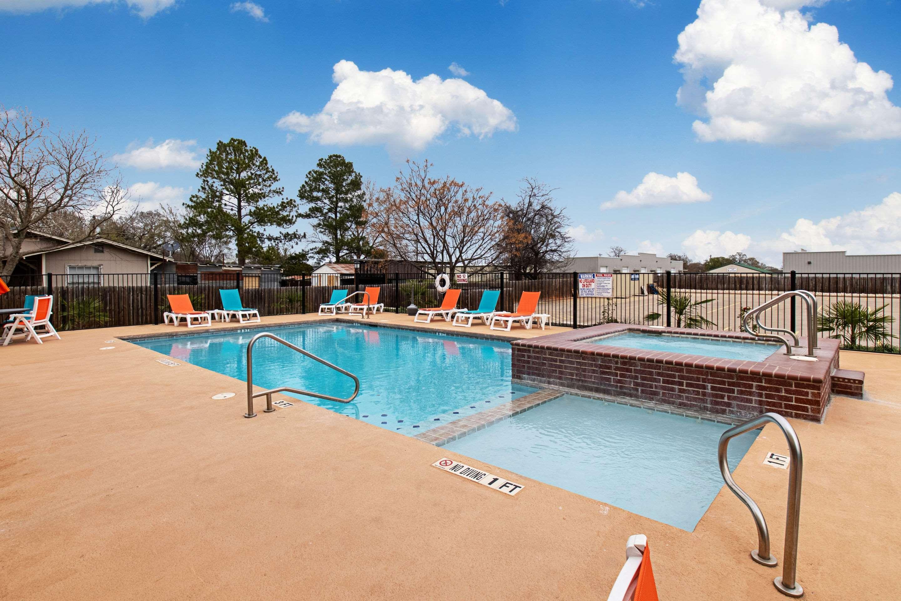 Comfort Inn & Suites And Suites Fredericksburg Eksteriør billede